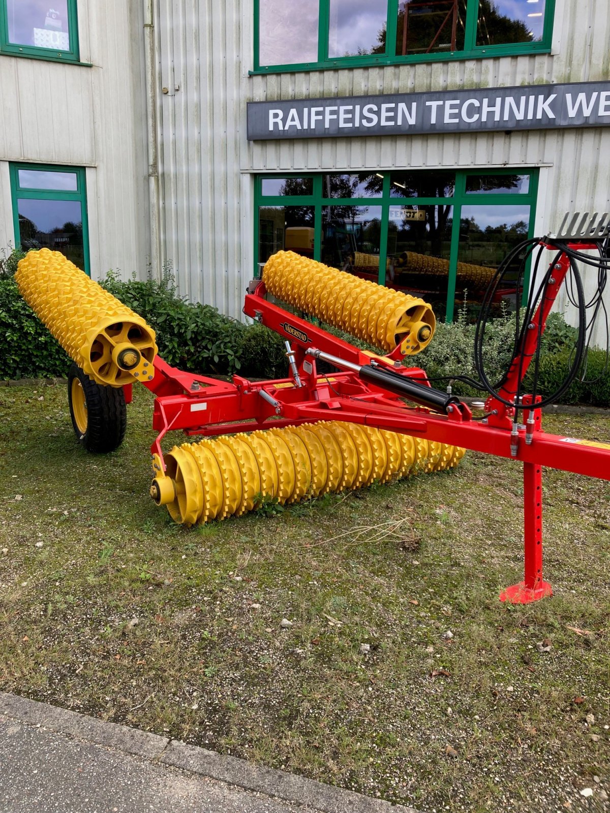 Walze des Typs Väderstad Rollex 620, Neumaschine in Gnutz (Bild 2)