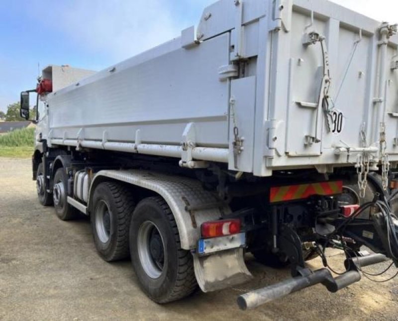 Wannenkipper van het type Mercedes AROCS 3243 8X4 BI-BENNE, Gebrauchtmaschine in Bourron Marlotte (Foto 2)