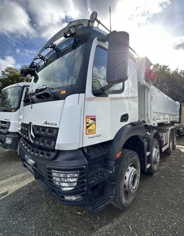 Wannenkipper van het type Mercedes AROCS 3243 8X4 BI-BENNE, Gebrauchtmaschine in Bourron Marlotte (Foto 1)