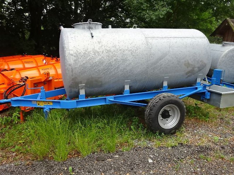 Wasserfass typu Agro M 3000 Liter mit Tränkebecken und Fahrwerk, Neumaschine v Neureichenau (Obrázek 1)