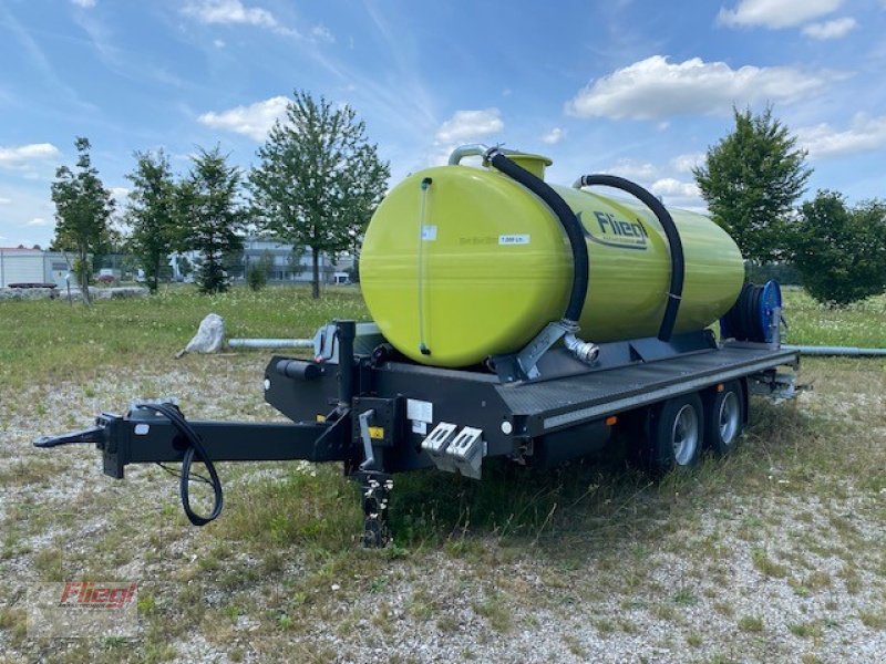 Wasserfass of the type Fliegl WFW 7000l Poly Line Tandem 80 km/h, Neumaschine in Mühldorf (Picture 1)