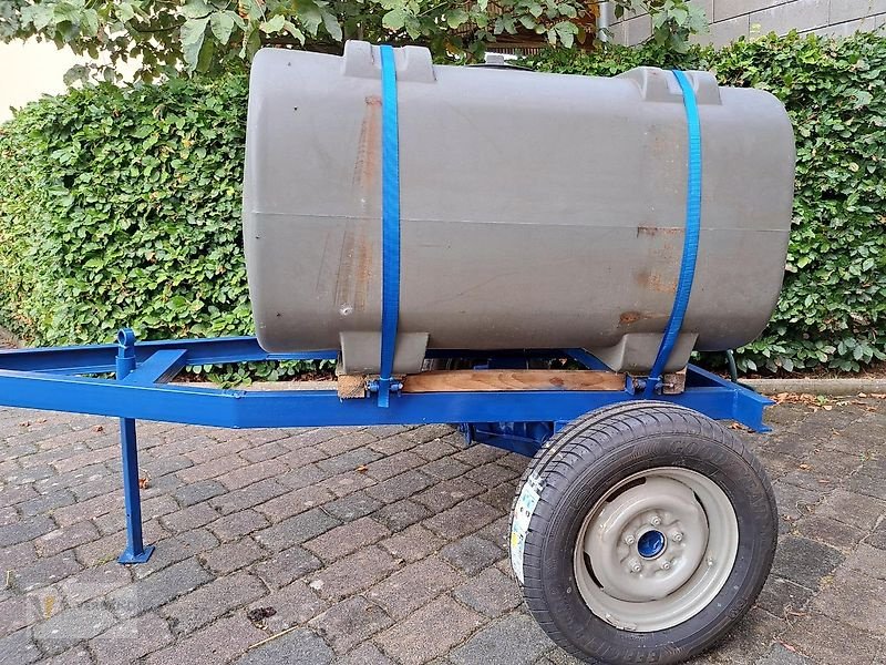 Wasserfass Türe ait Sonstige Wasserfass 700 ltr kein Polyester + Fahrgestell, Gebrauchtmaschine içinde Colmar-Berg (resim 2)