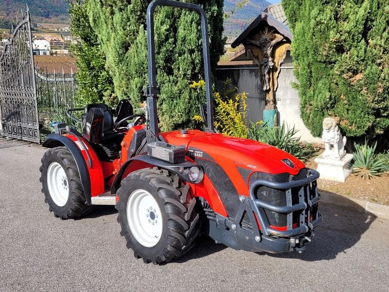 Weinbautraktor typu Antonio Carraro SRX 9900 - GB158, Gebrauchtmaschine w Eppan (BZ) (Zdjęcie 1)