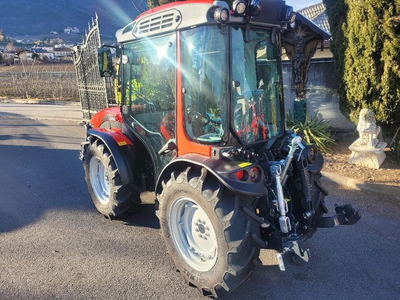 Weinbautraktor του τύπου Antonio Carraro Tony 8900 SR, Neumaschine σε Eppan (BZ) (Φωτογραφία 3)