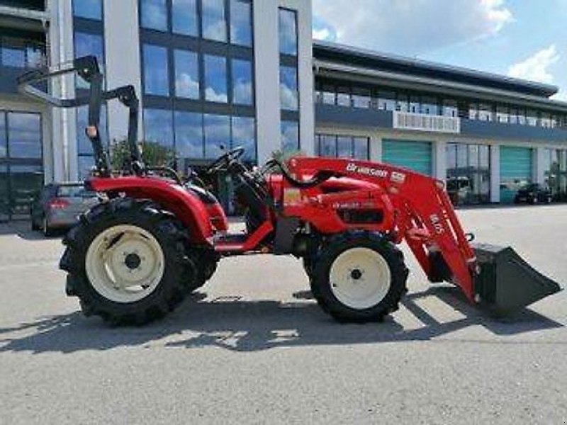 Weinbautraktor typu Branson 3100 inkl. Frontlader und Schaufel, Gebrauchtmaschine w Altenstadt (Zdjęcie 5)