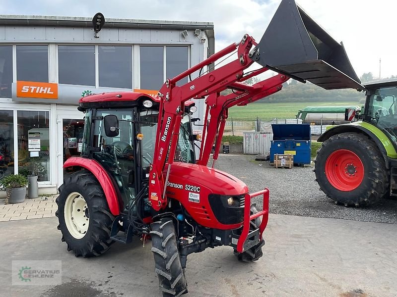 Weinbautraktor del tipo Branson 5220C mit Klima und Frontlader, Gebrauchtmaschine In Rittersdorf