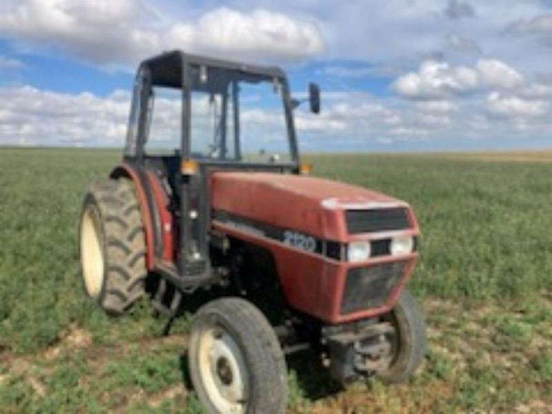 Weinbautraktor du type Case IH 2120, Gebrauchtmaschine en CHAUMONT