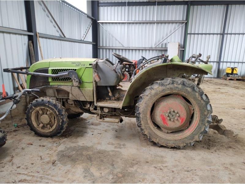 Weinbautraktor tip CLAAS NECTIS217VE, Gebrauchtmaschine in ANTIGNY (Poză 4)