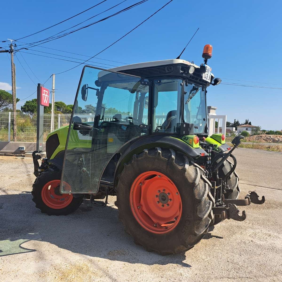 Weinbautraktor типа CLAAS NEXOS 230VL, Gebrauchtmaschine в UCHAUD (Фотография 4)