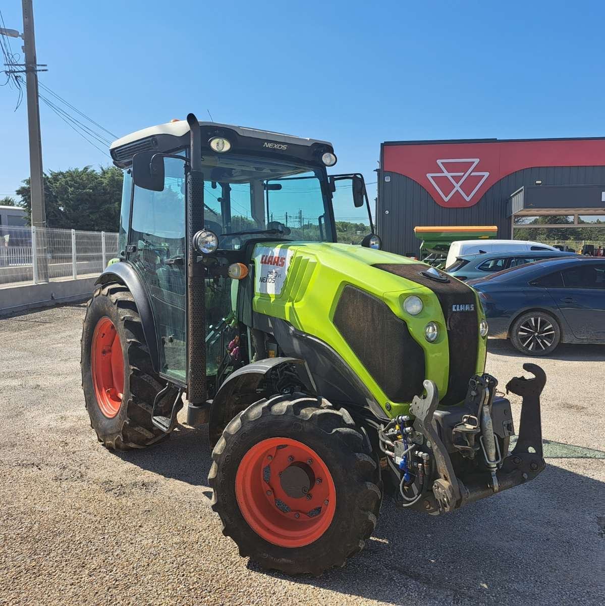 Weinbautraktor del tipo CLAAS NEXOS 230VL, Gebrauchtmaschine en UCHAUD (Imagen 1)