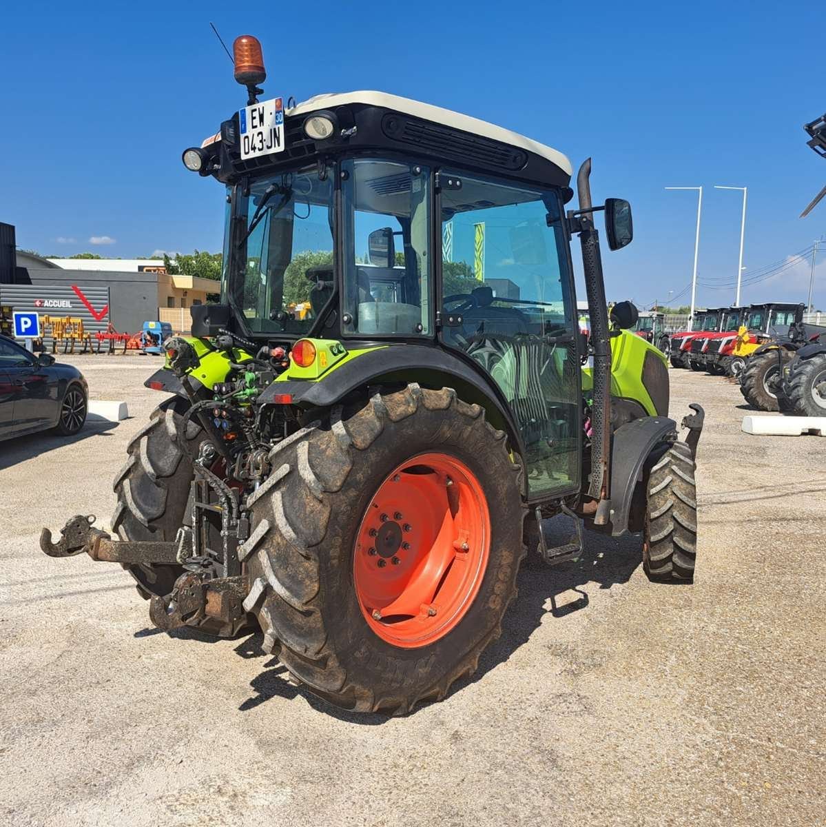 Weinbautraktor typu CLAAS NEXOS 230VL, Gebrauchtmaschine v UCHAUD (Obrázek 2)