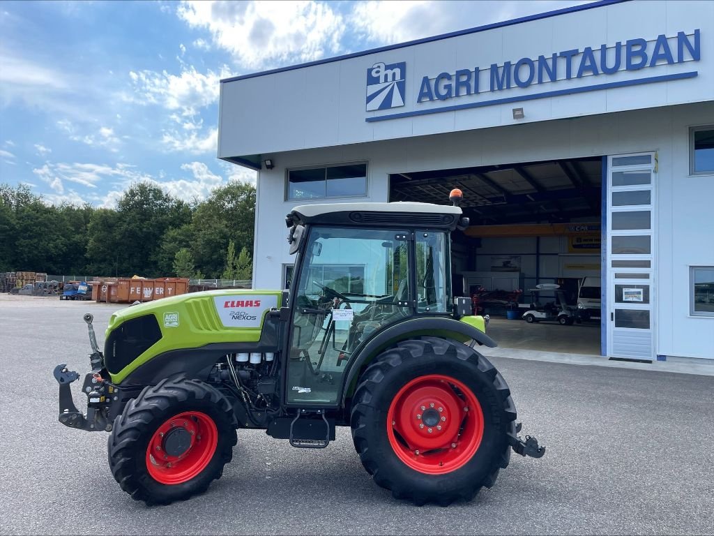 Weinbautraktor del tipo CLAAS NEXOS 240 F, Gebrauchtmaschine en Montauban (Imagen 4)