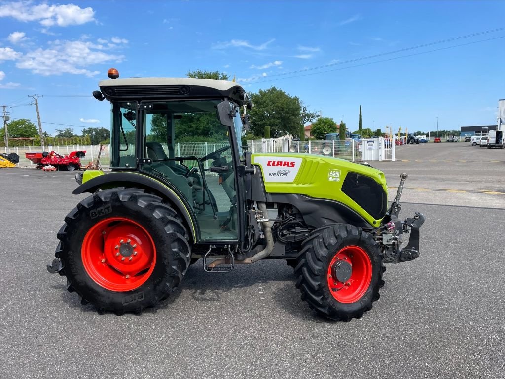 Weinbautraktor des Typs CLAAS NEXOS 240 F, Gebrauchtmaschine in Montauban (Bild 5)