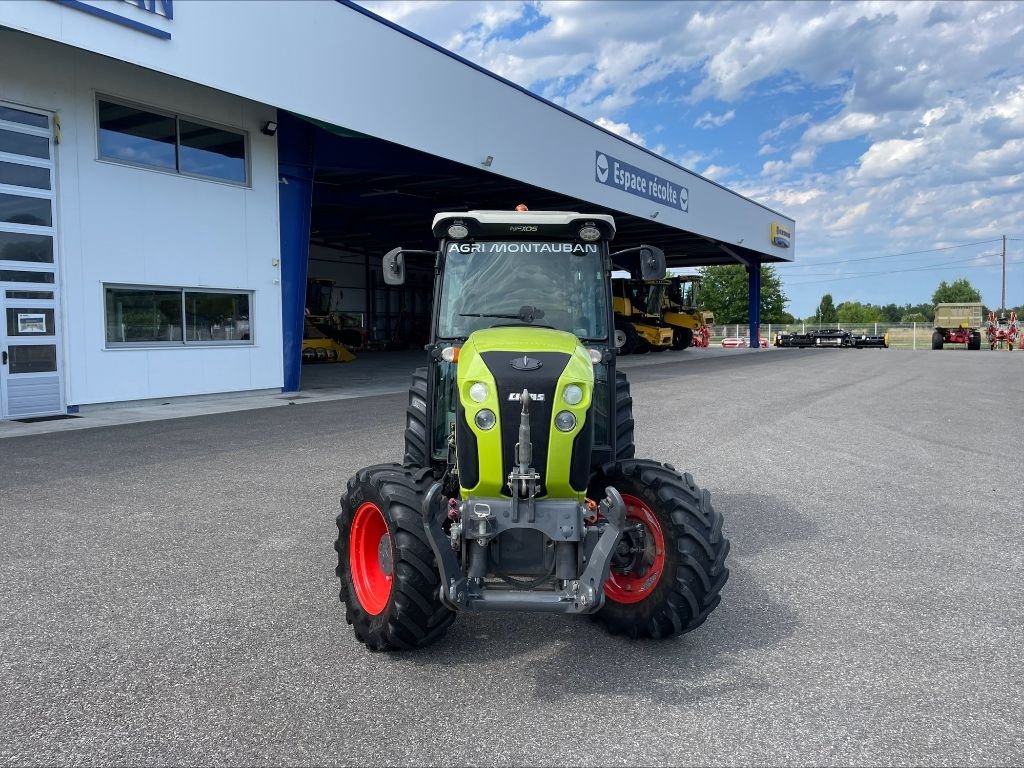 Weinbautraktor del tipo CLAAS NEXOS 240 F, Gebrauchtmaschine en Montauban (Imagen 2)