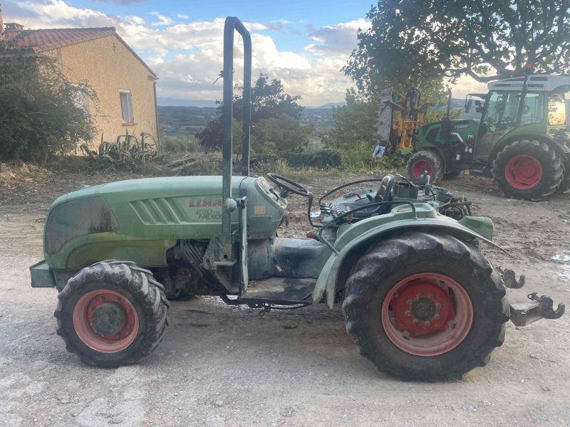 Weinbautraktor a típus CLAAS Tracteur vigneron Nexos 230 FB Claas, Gebrauchtmaschine ekkor: ROYNAC (Kép 1)