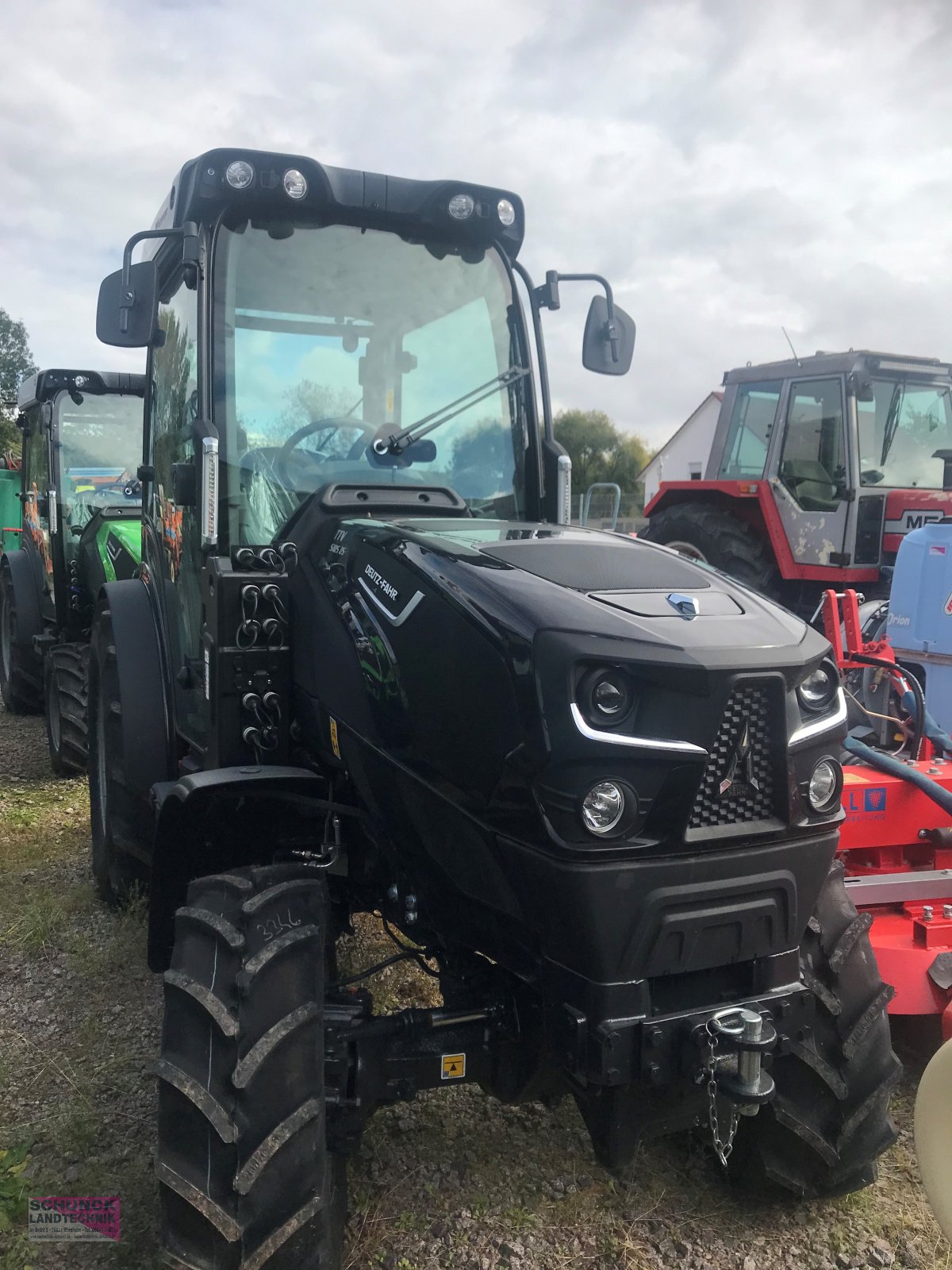 Weinbautraktor del tipo Deutz-Fahr 5105 DS TTV STAGE V, Neumaschine In Ilbesheim (Immagine 2)