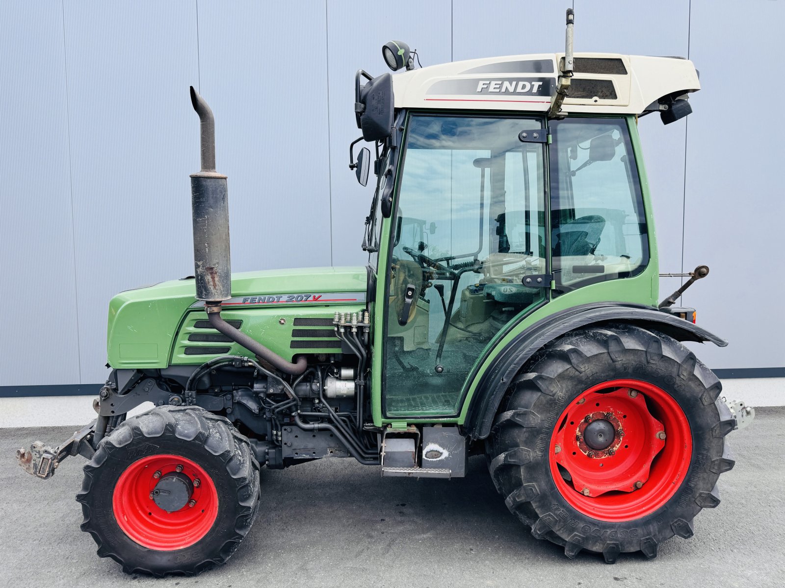 Weinbautraktor типа Fendt 207 V, Gebrauchtmaschine в Falkenstein (Фотография 2)