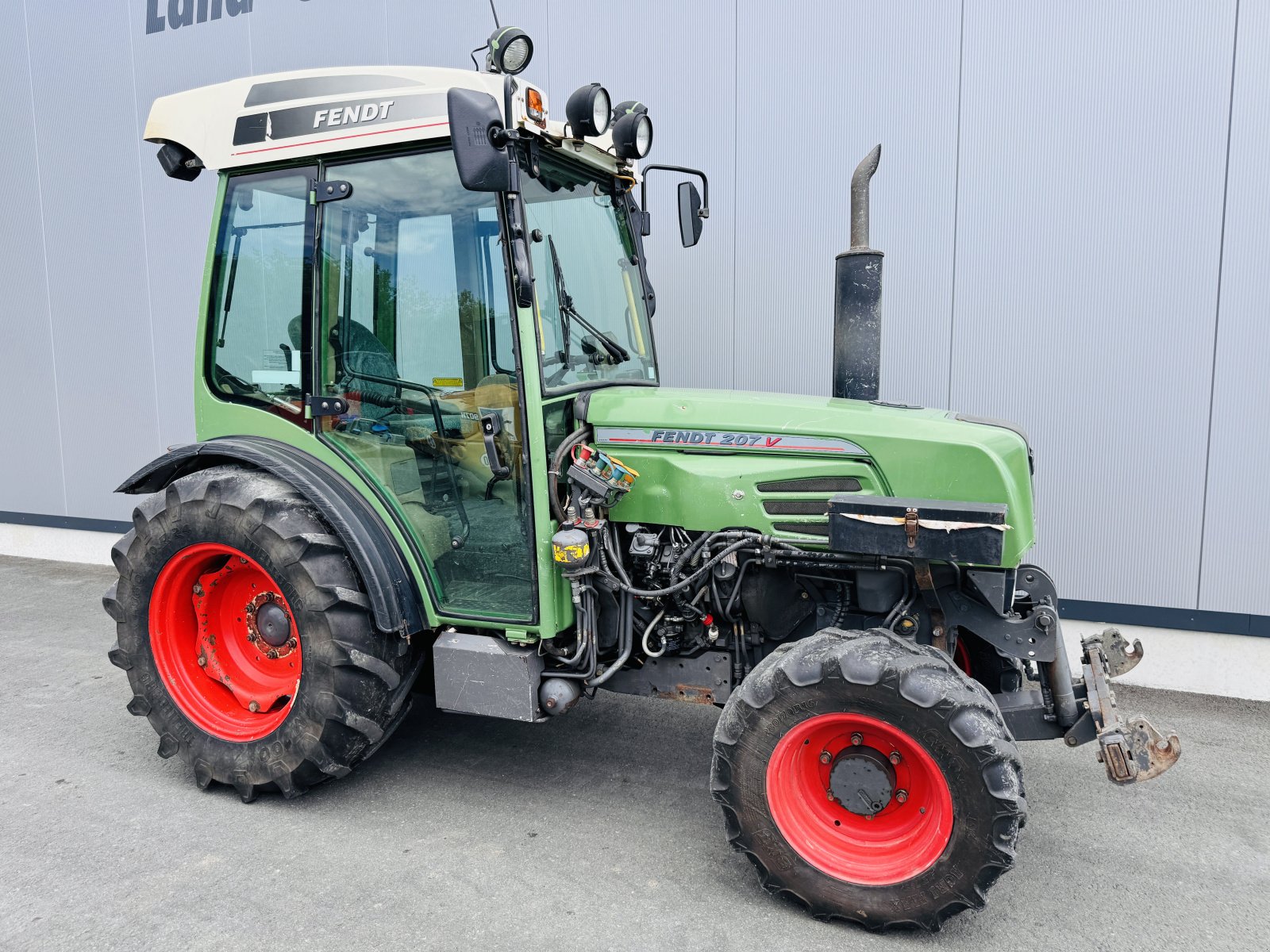 Weinbautraktor des Typs Fendt 207 VA - FRONTHYDRAULIK, Gebrauchtmaschine in Falkenstein (Bild 4)