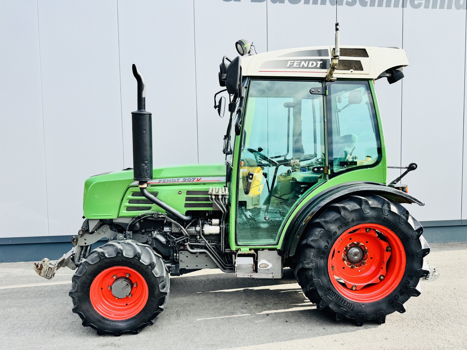 Weinbautraktor tipa Fendt 207 VA - FRONTHYDRAULIK, Gebrauchtmaschine u Falkenstein (Slika 2)