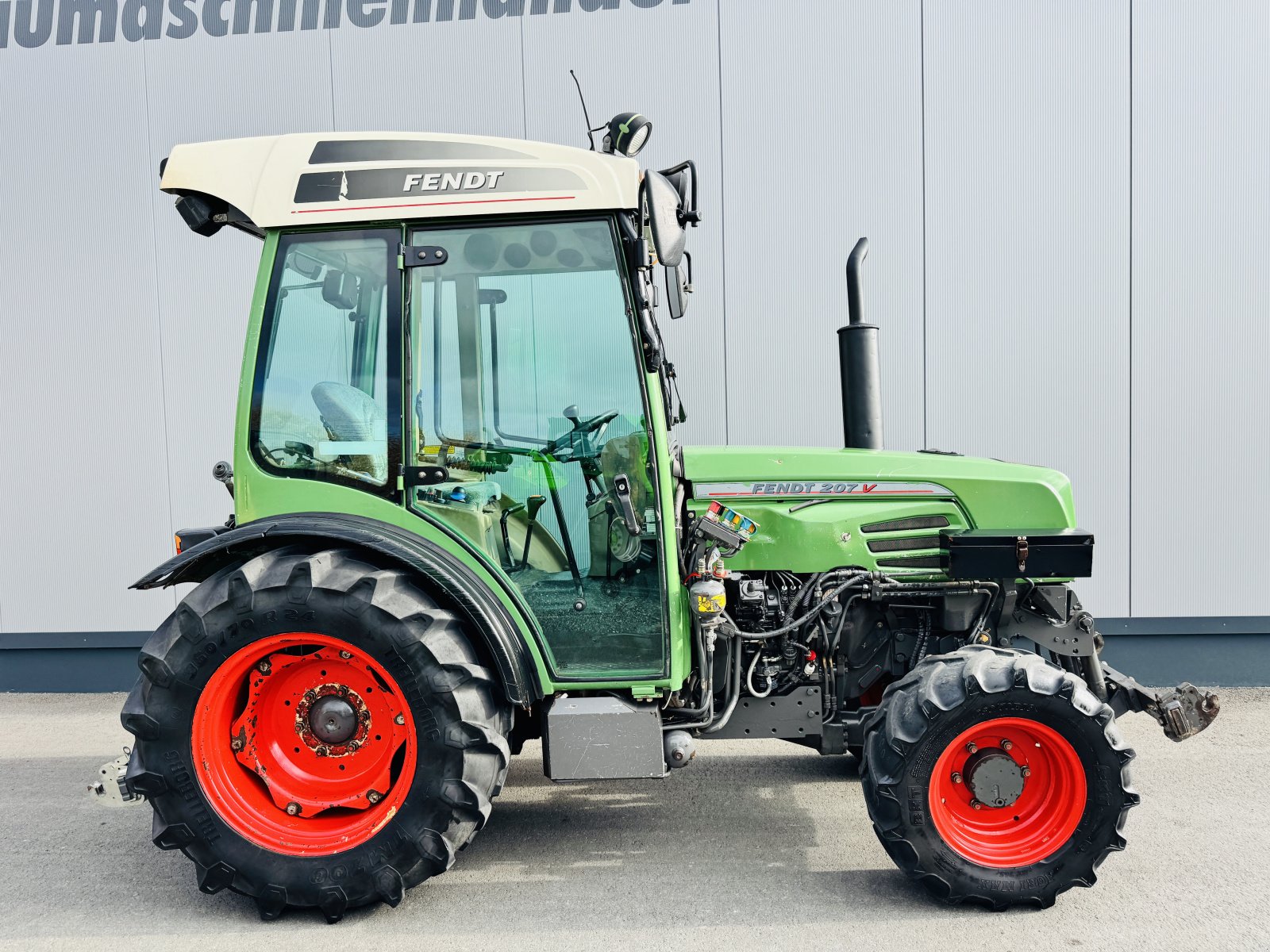 Weinbautraktor del tipo Fendt 207 VA - FRONTHYDRAULIK, Gebrauchtmaschine en Falkenstein (Imagen 3)