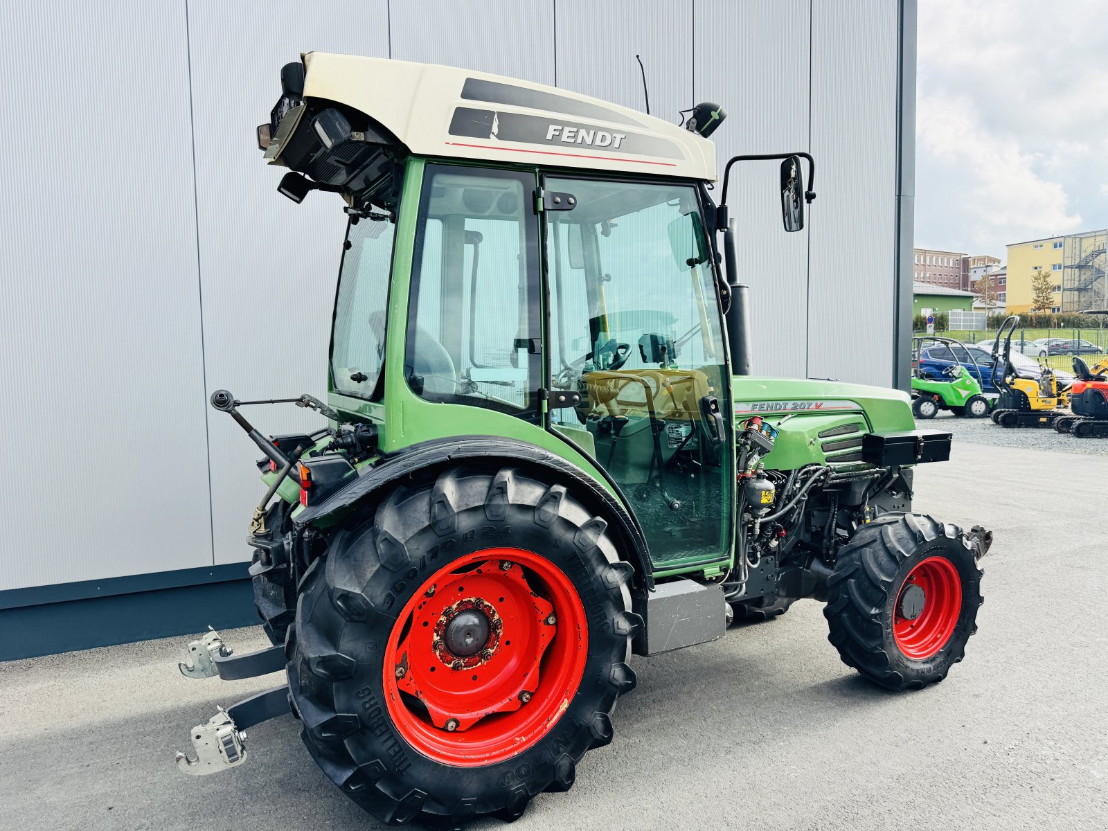 Weinbautraktor типа Fendt 207 VA - FRONTHYDRAULIK, Gebrauchtmaschine в Falkenstein (Фотография 6)