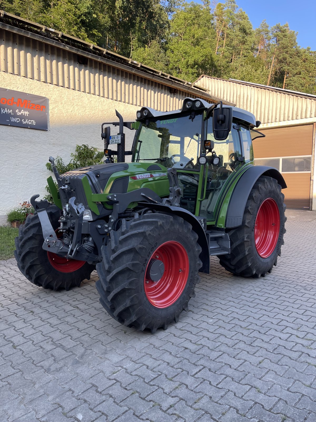 Weinbautraktor des Typs Fendt 207 Vario, Gebrauchtmaschine in Windsbach (Bild 1)