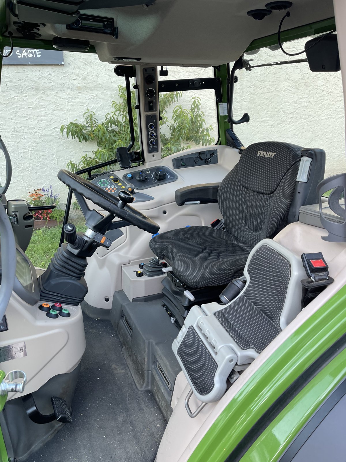 Weinbautraktor van het type Fendt 207 Vario, Gebrauchtmaschine in Windsbach (Foto 3)