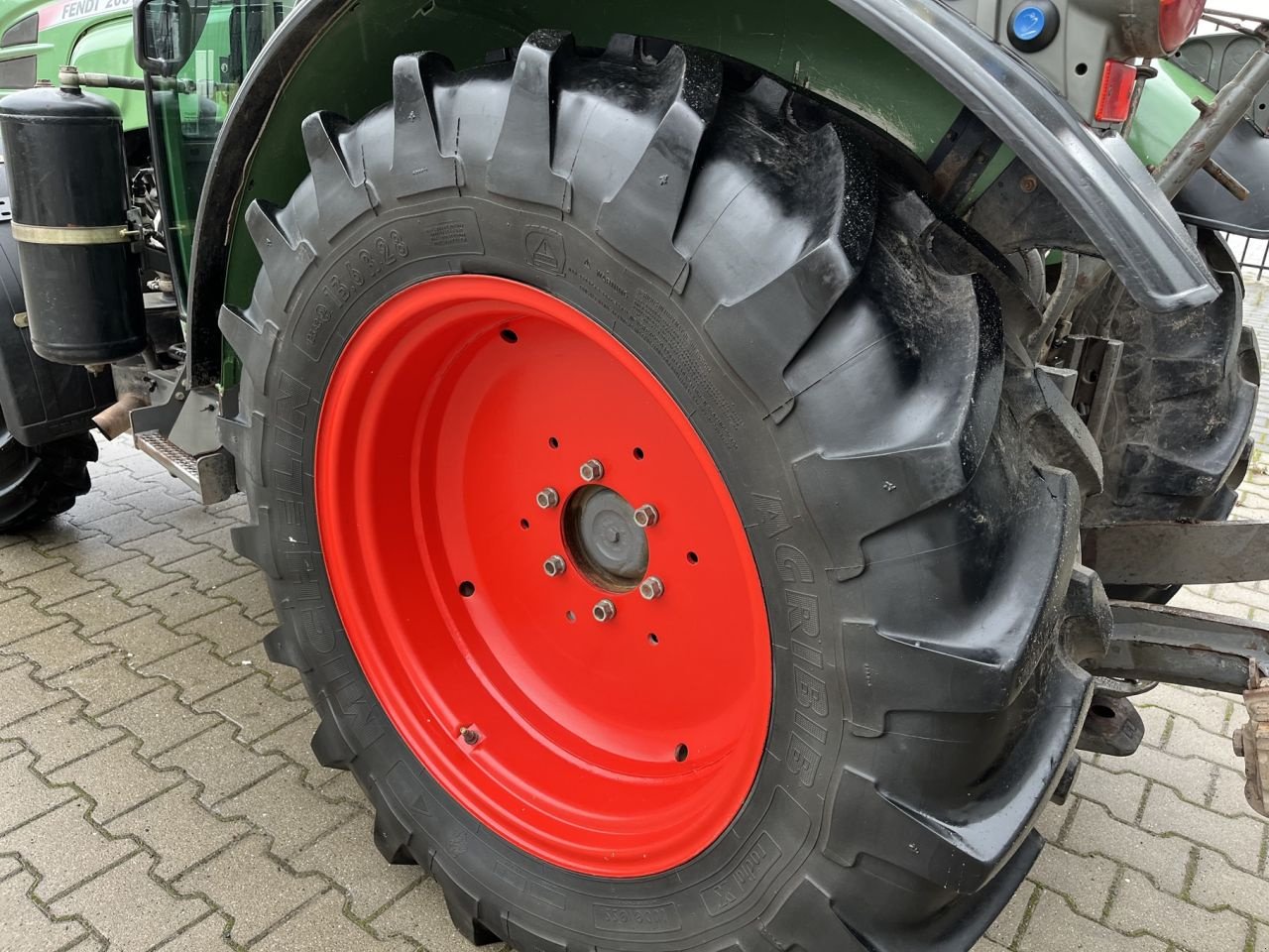 Weinbautraktor Türe ait Fendt 208 F Vario, Gebrauchtmaschine içinde Beek en Donk (resim 10)