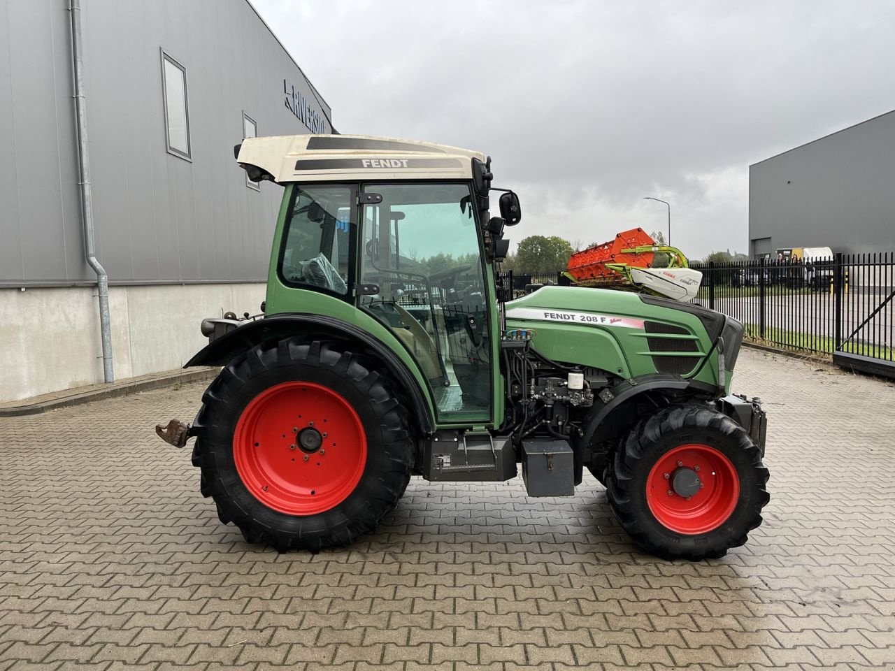 Weinbautraktor van het type Fendt 208 F Vario, Gebrauchtmaschine in Beek en Donk (Foto 2)