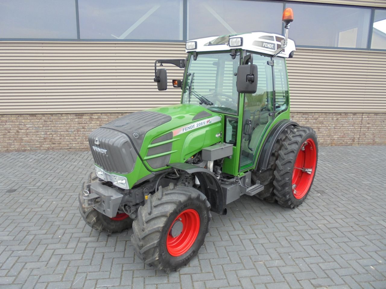 Weinbautraktor typu Fendt 208 vario 209-210-211, Gebrauchtmaschine w Houten (Zdjęcie 1)