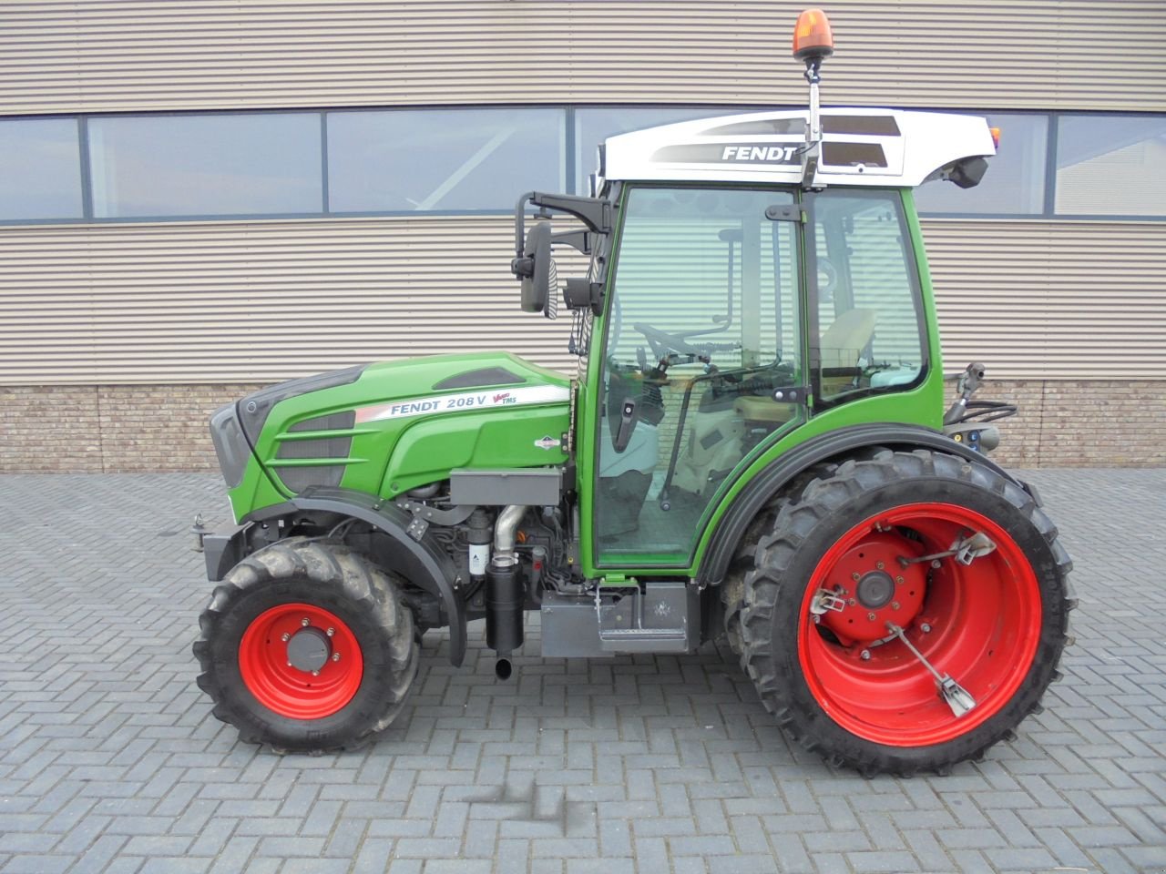 Weinbautraktor typu Fendt 208 vario 209-210-211, Gebrauchtmaschine w Houten (Zdjęcie 2)