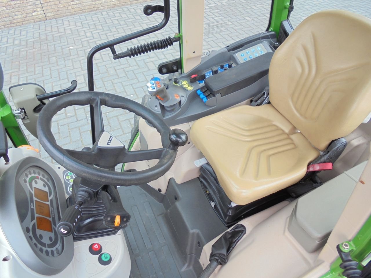 Weinbautraktor Türe ait Fendt 208 vario 209-210-211, Gebrauchtmaschine içinde Houten (resim 4)