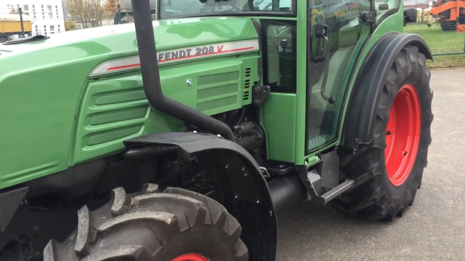 Weinbautraktor del tipo Fendt 208 Vario, Gebrauchtmaschine In Casic (Immagine 2)