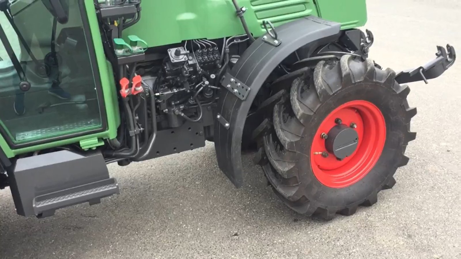 Weinbautraktor des Typs Fendt 208 Vario, Gebrauchtmaschine in Casic (Bild 4)