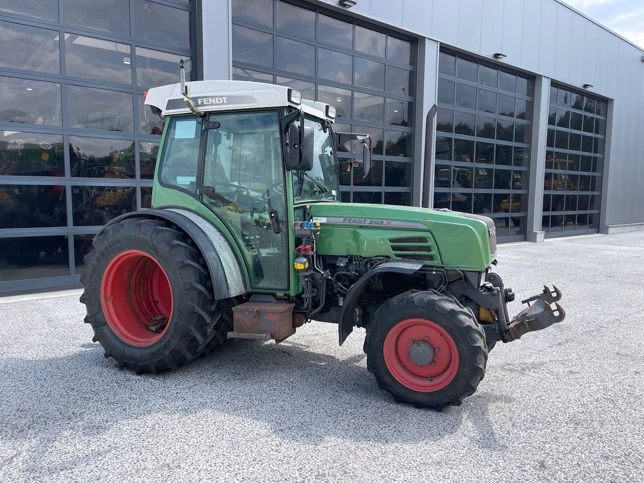 Weinbautraktor tipa Fendt 208F Smalspoor trekker, Gebrauchtmaschine u Holten (Slika 3)