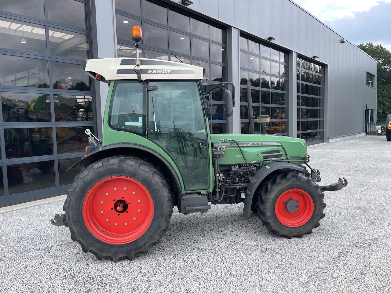 Weinbautraktor des Typs Fendt 208F, Gebrauchtmaschine in Holten (Bild 4)