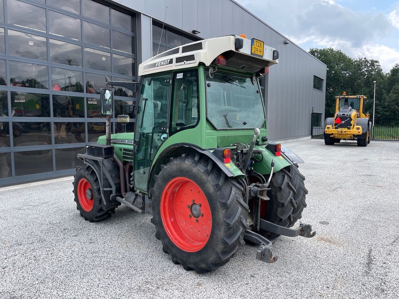 Weinbautraktor des Typs Fendt 208F, Gebrauchtmaschine in Holten (Bild 2)