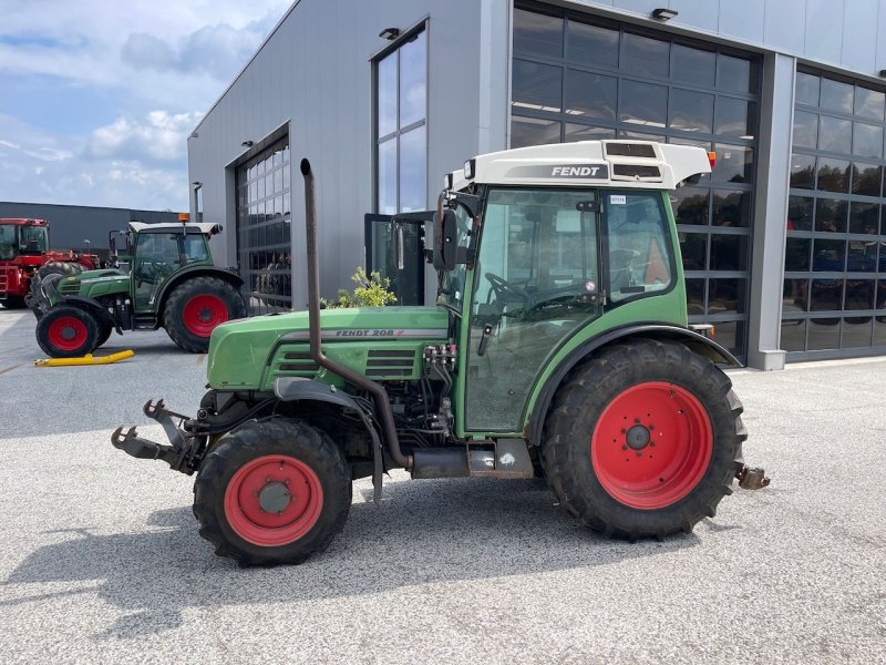 Weinbautraktor des Typs Fendt 208F, Gebrauchtmaschine in Holten