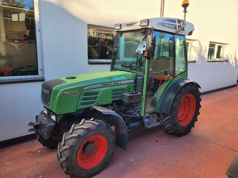 Weinbautraktor Türe ait Fendt 208V - K1617, Gebrauchtmaschine içinde Eppan (BZ) (resim 1)