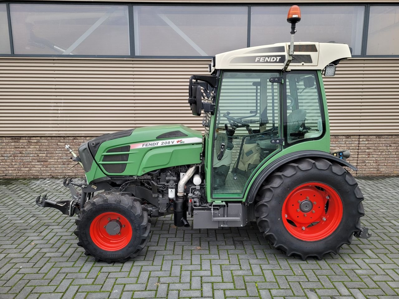 Weinbautraktor des Typs Fendt 208va profi 209-210-211, Gebrauchtmaschine in Houten (Bild 2)