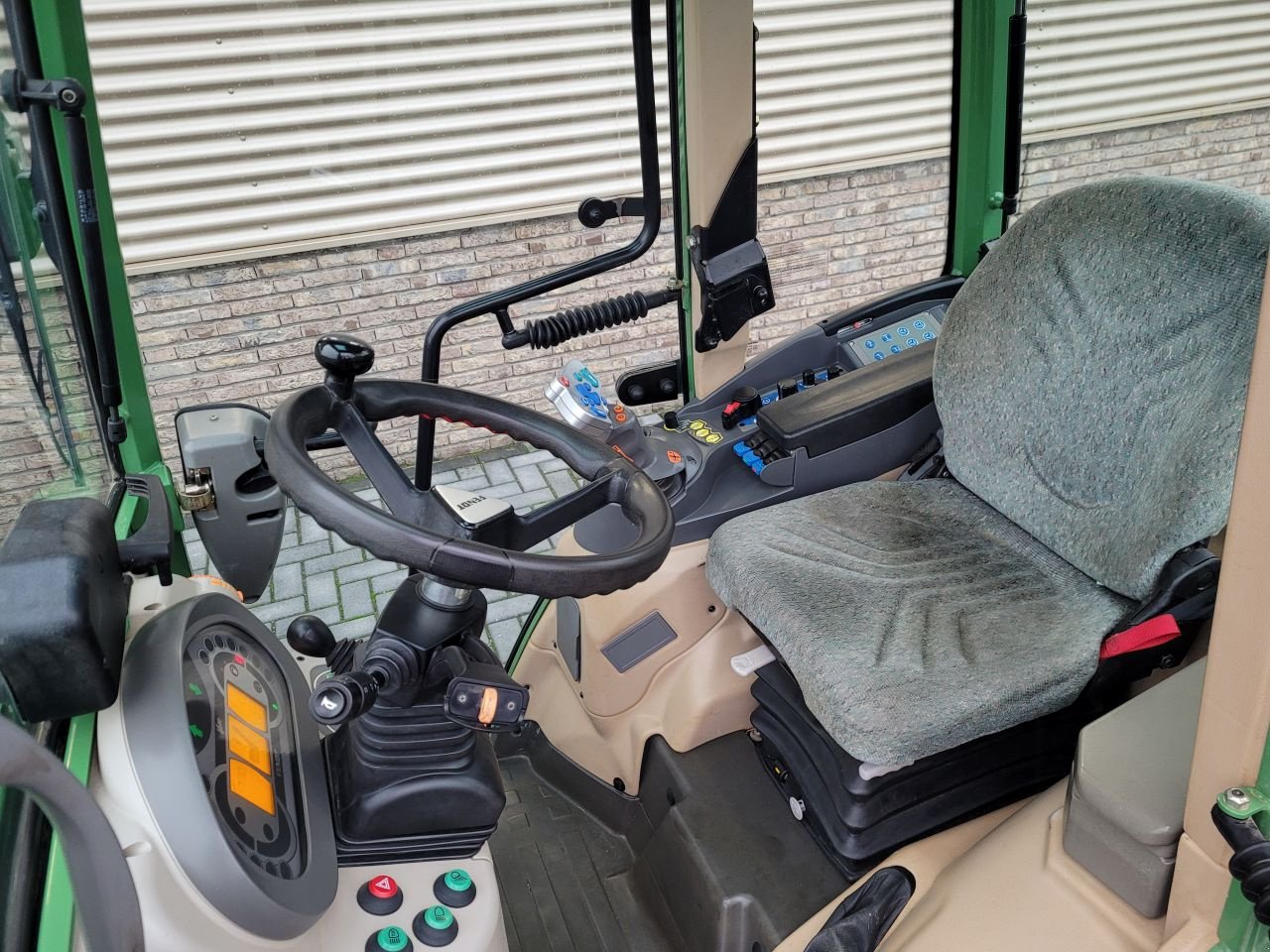 Weinbautraktor typu Fendt 208va profi 209-210-211, Gebrauchtmaschine w Houten (Zdjęcie 4)