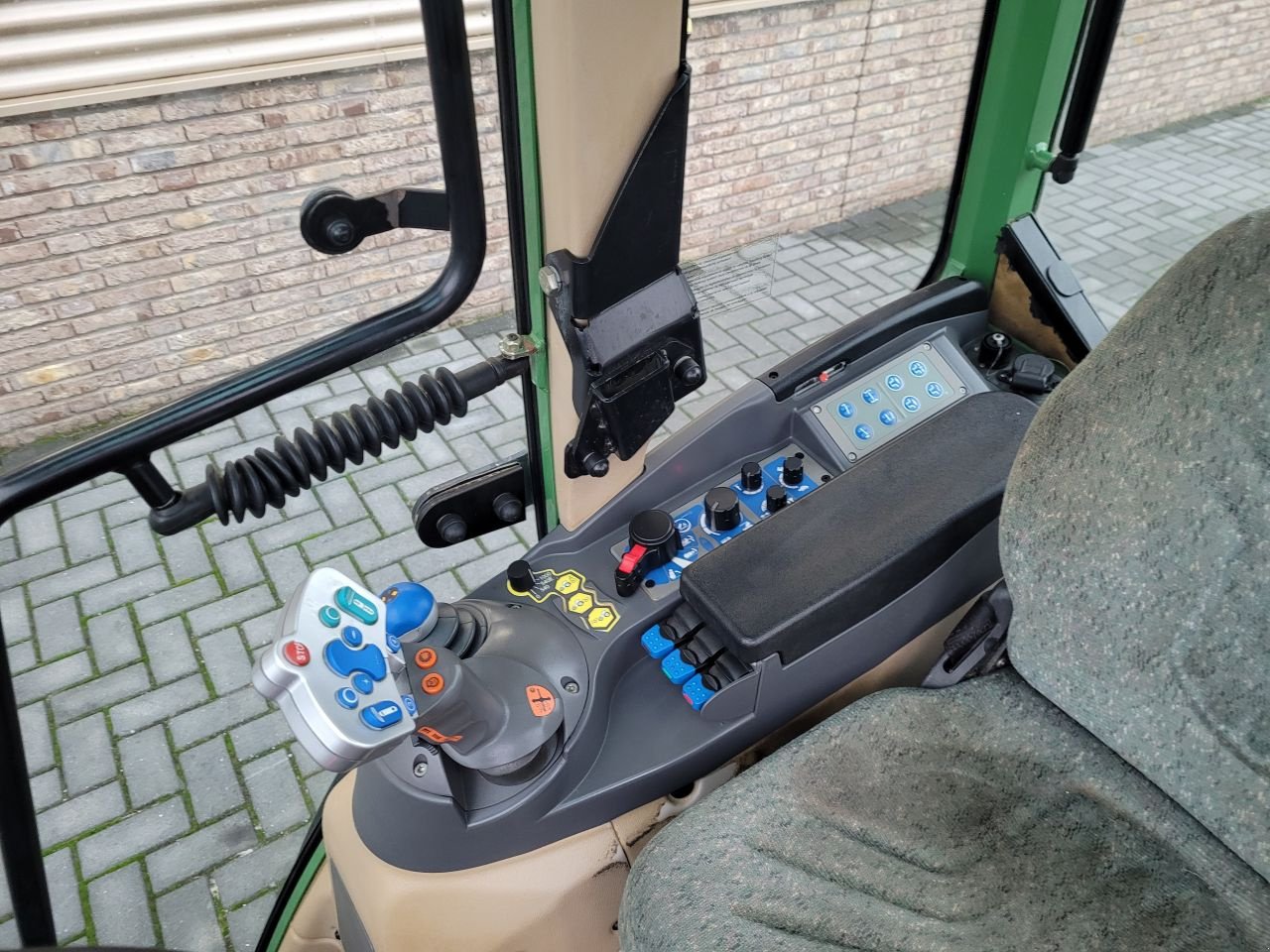 Weinbautraktor des Typs Fendt 208va profi 209-210-211, Gebrauchtmaschine in Houten (Bild 5)