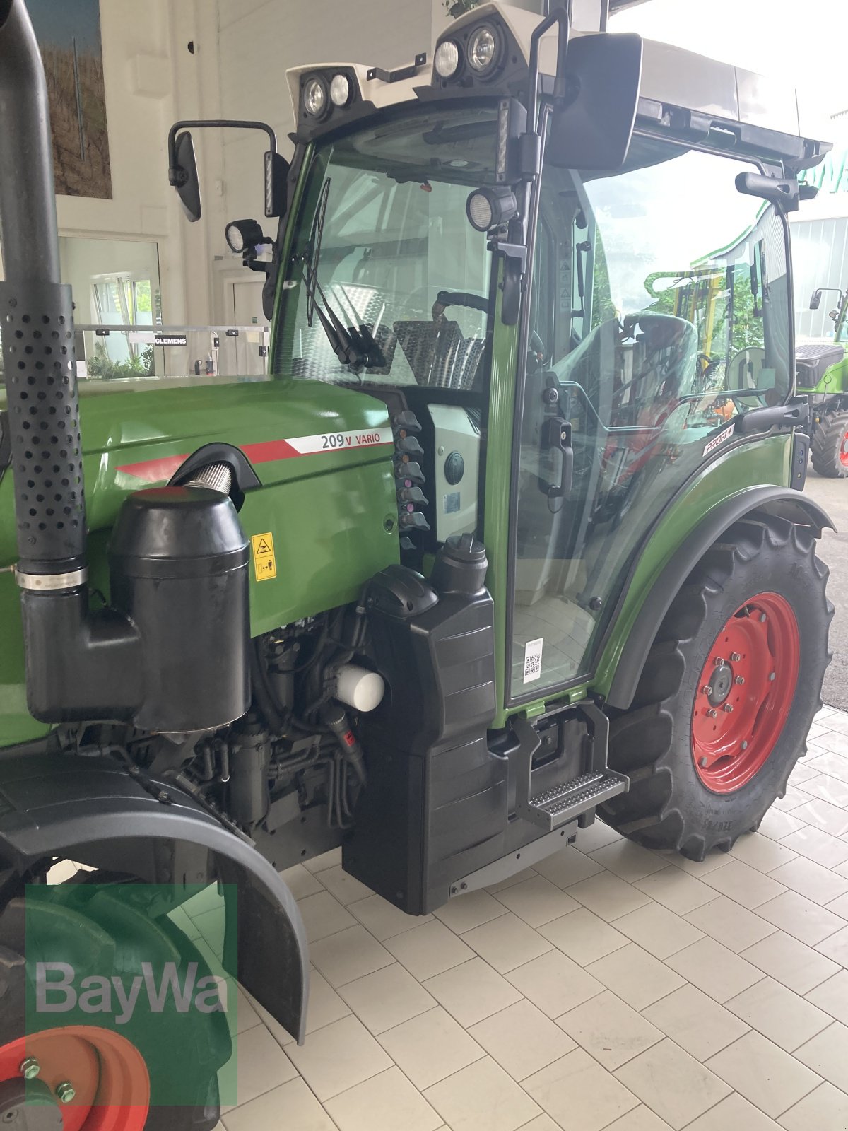 Weinbautraktor des Typs Fendt 209 Vario V, Gebrauchtmaschine in Volkach (Bild 1)