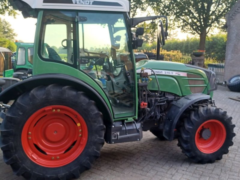 Weinbautraktor des Typs Fendt 210 f vario, Gebrauchtmaschine in Mariahout (Bild 1)