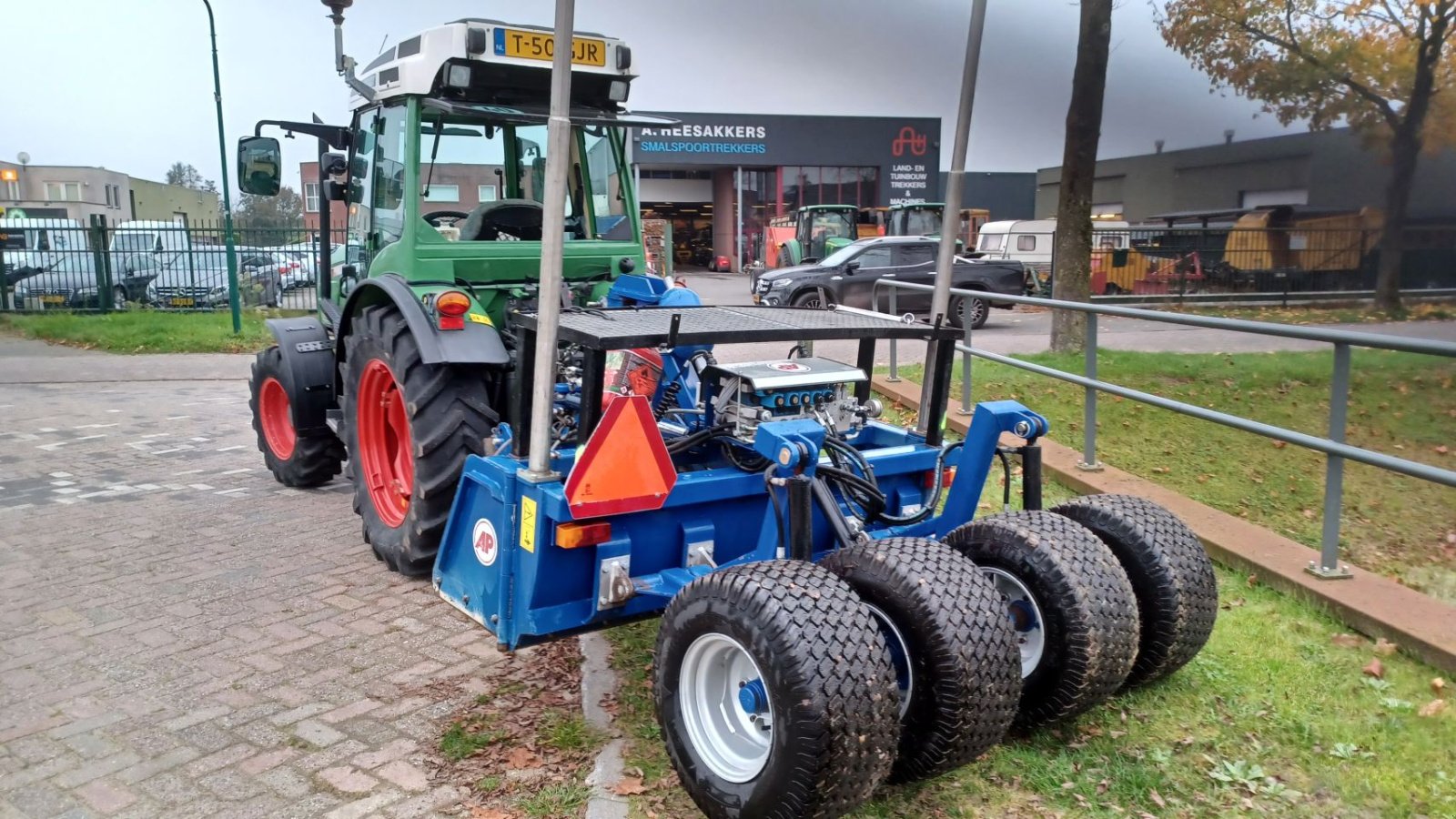 Weinbautraktor типа Fendt 210 f, Gebrauchtmaschine в Mariahout (Фотография 1)