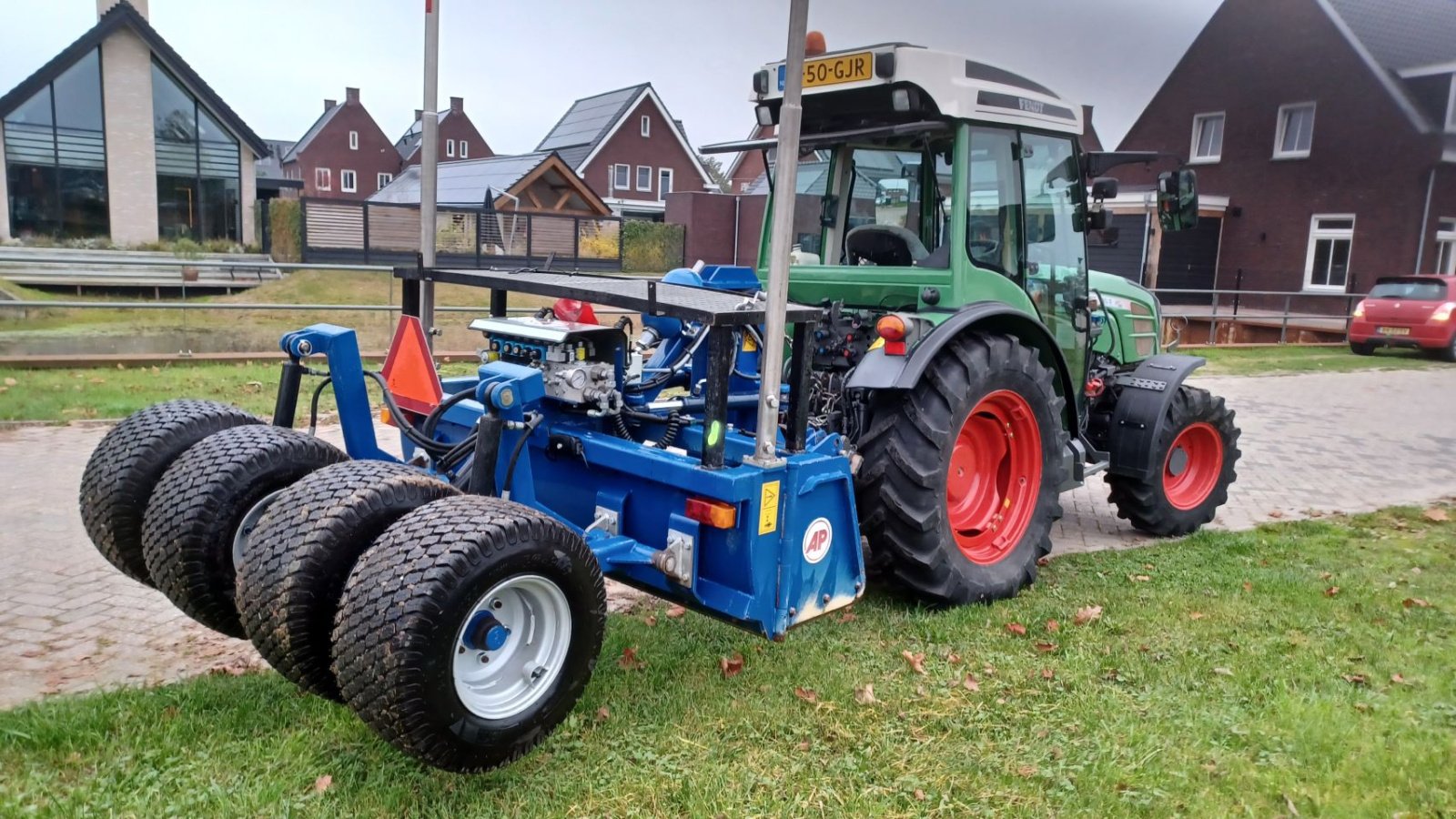 Weinbautraktor типа Fendt 210 f, Gebrauchtmaschine в Mariahout (Фотография 3)