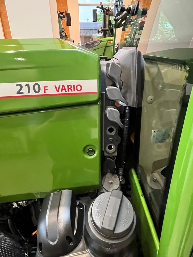 Weinbautraktor του τύπου Fendt 210 Vario F FendtONE, Gebrauchtmaschine σε Wallern (Φωτογραφία 7)