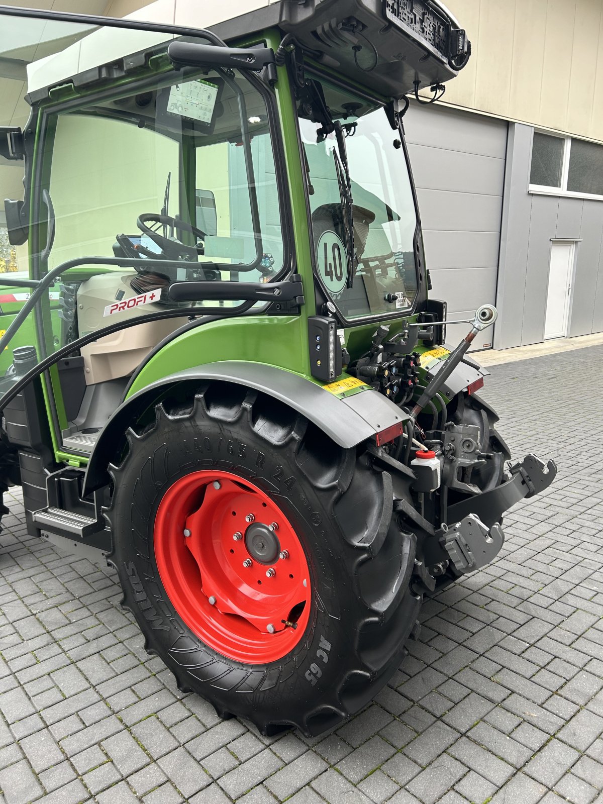 Weinbautraktor du type Fendt 210 Vario V Gen.3 Profi+ Profiplus Setting1 mit Frontzapfwelle Front-PTO, Gebrauchtmaschine en Weigendorf (Photo 13)