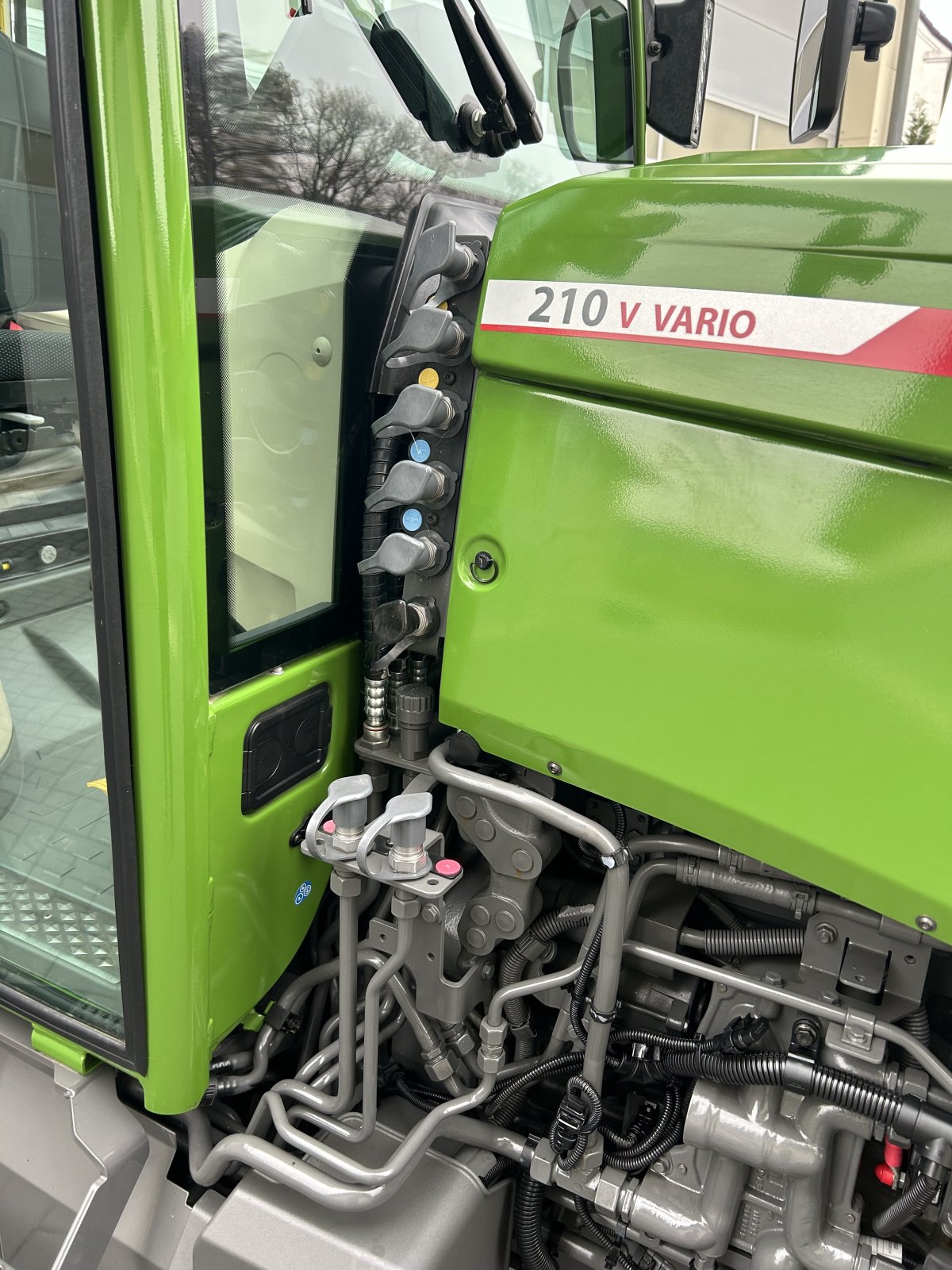 Weinbautraktor du type Fendt 210 Vario V Gen.3 Profi+ Profiplus Setting1 mit Frontzapfwelle Front-PTO, Gebrauchtmaschine en Weigendorf (Photo 11)