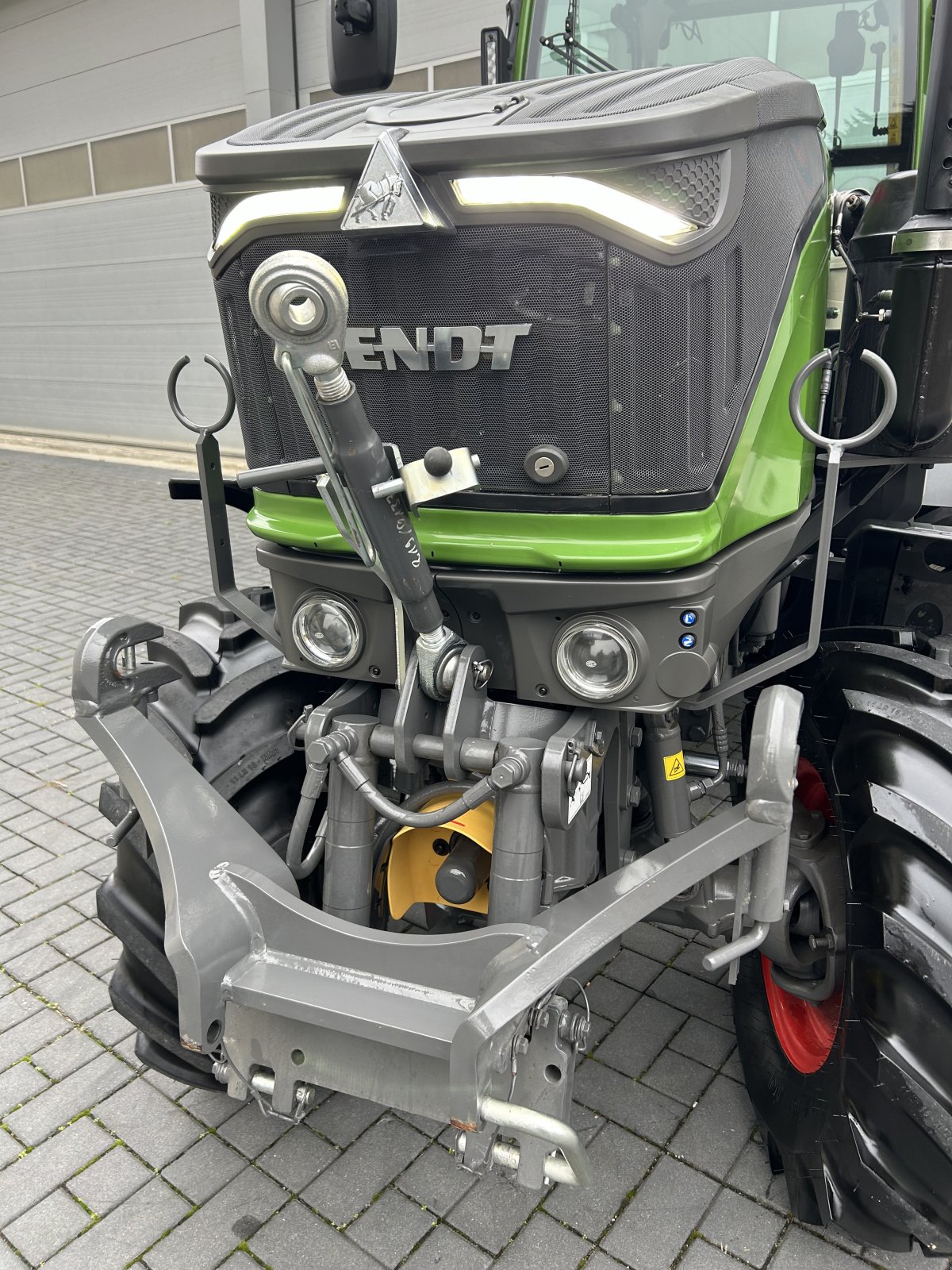 Weinbautraktor du type Fendt 210 Vario V Gen.3 Profi+ Profiplus Setting1 mit Frontzapfwelle Front-PTO, Gebrauchtmaschine en Weigendorf (Photo 10)